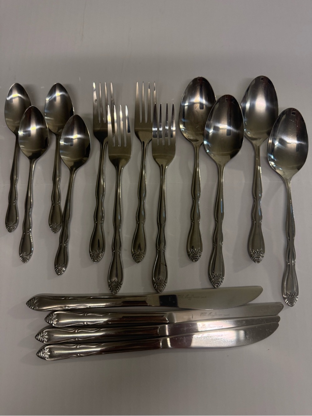 Stainless Steel Flatware 16 pc